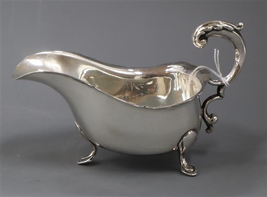 A 1930s silver sauceboat by F.H Adams & Co, Birmingham, 5.5 oz.